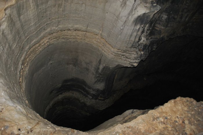 Houta bottomless pit